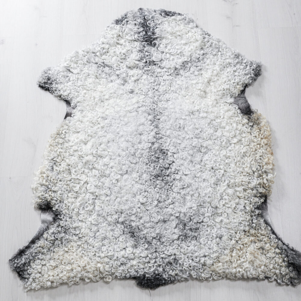 Nr 185 Ljusgrått lammskinn