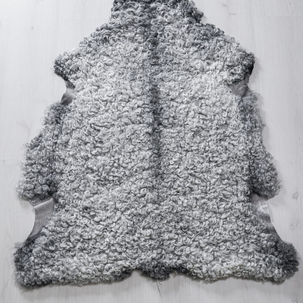 Nr 449 Ljusgrått lammskinn