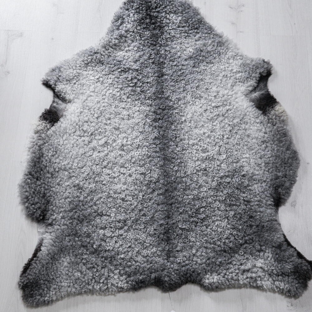 Nr 485 Ljusgrått fårskinn