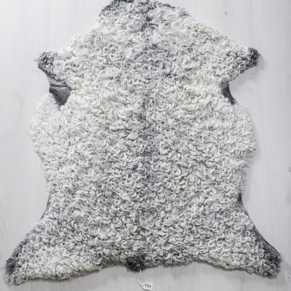 Nr 584 Ljusgrått lammskinn