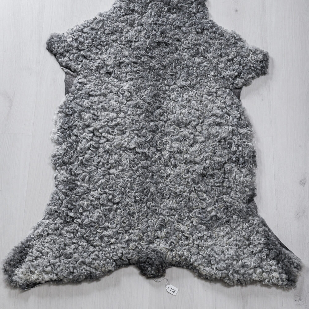 Nr 148 Ljusgrått lammskinn