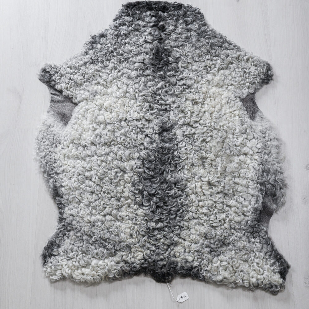 Nr 341 Ljusgrått lammskinn