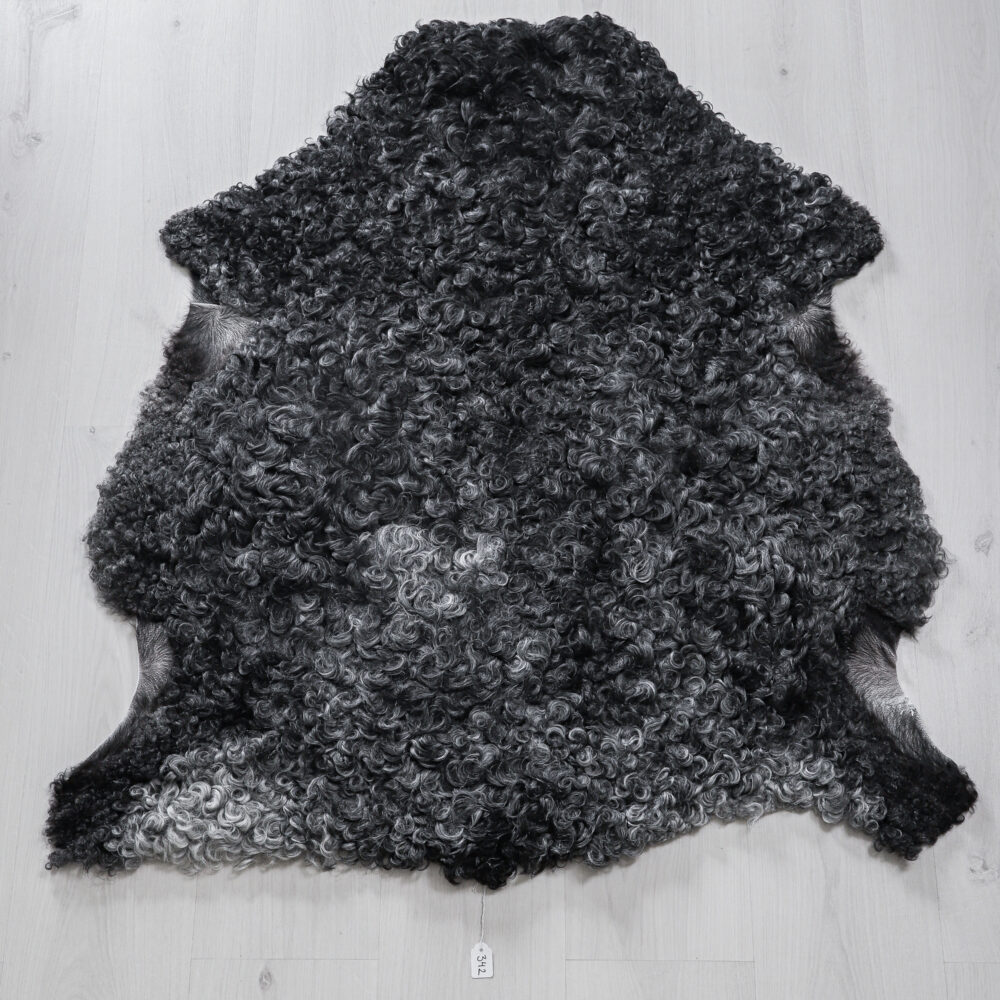 Nr 342 Mörkgrått fårskinn