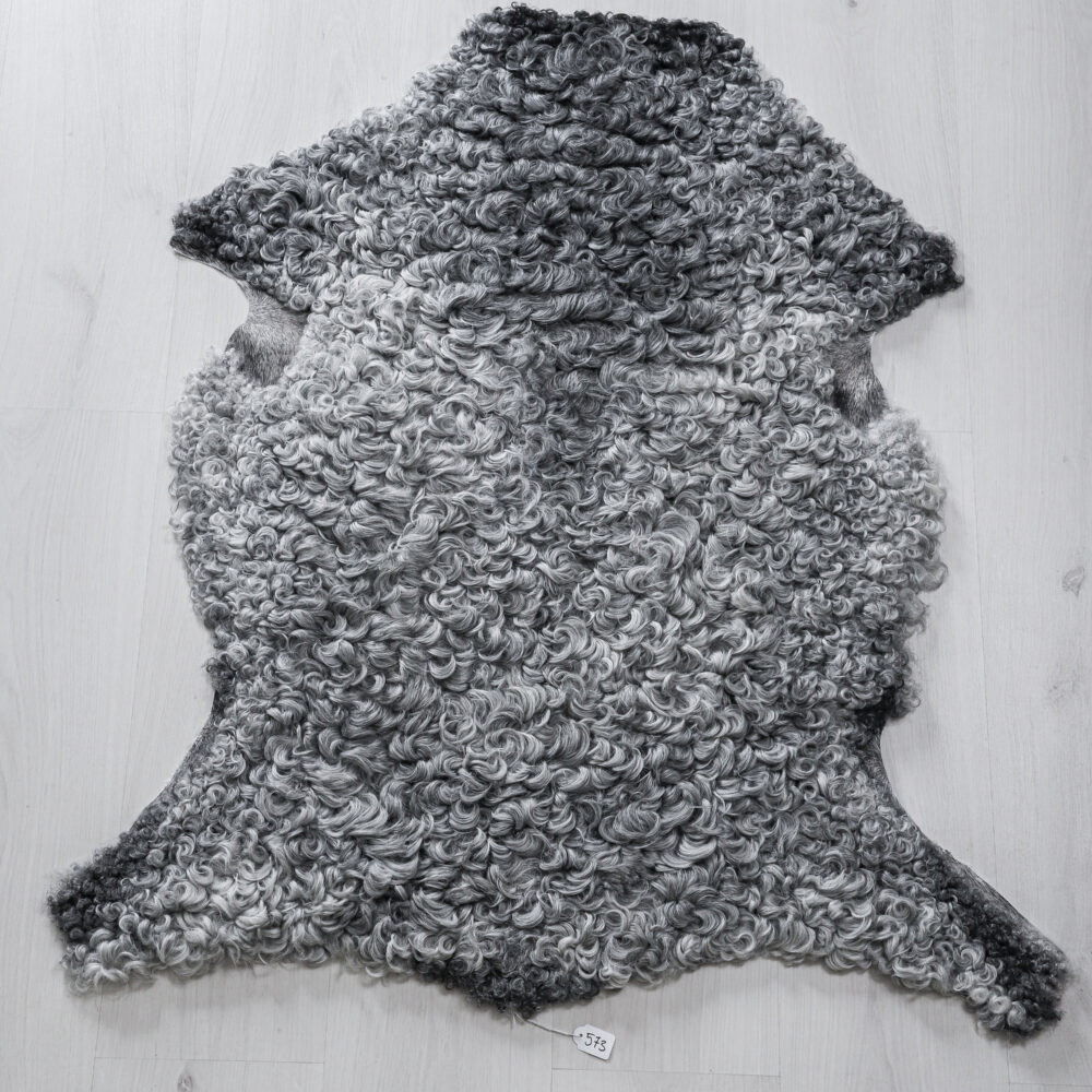 Nr 573 Ljusgrått lammskinn